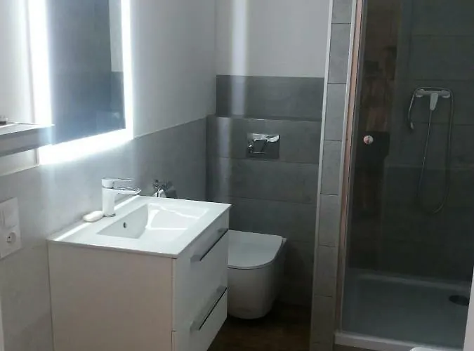 Thomas * سفينويتشي